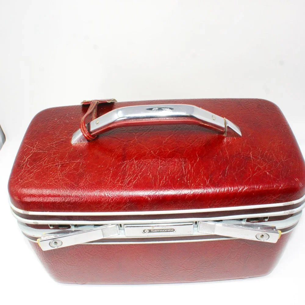 Vintage Samsonite Silhouette II Burgundy Red Train Clam Case No keys